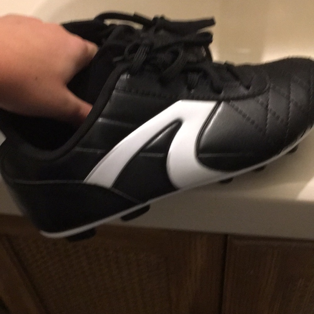 Shoes - Picture 4 of 4